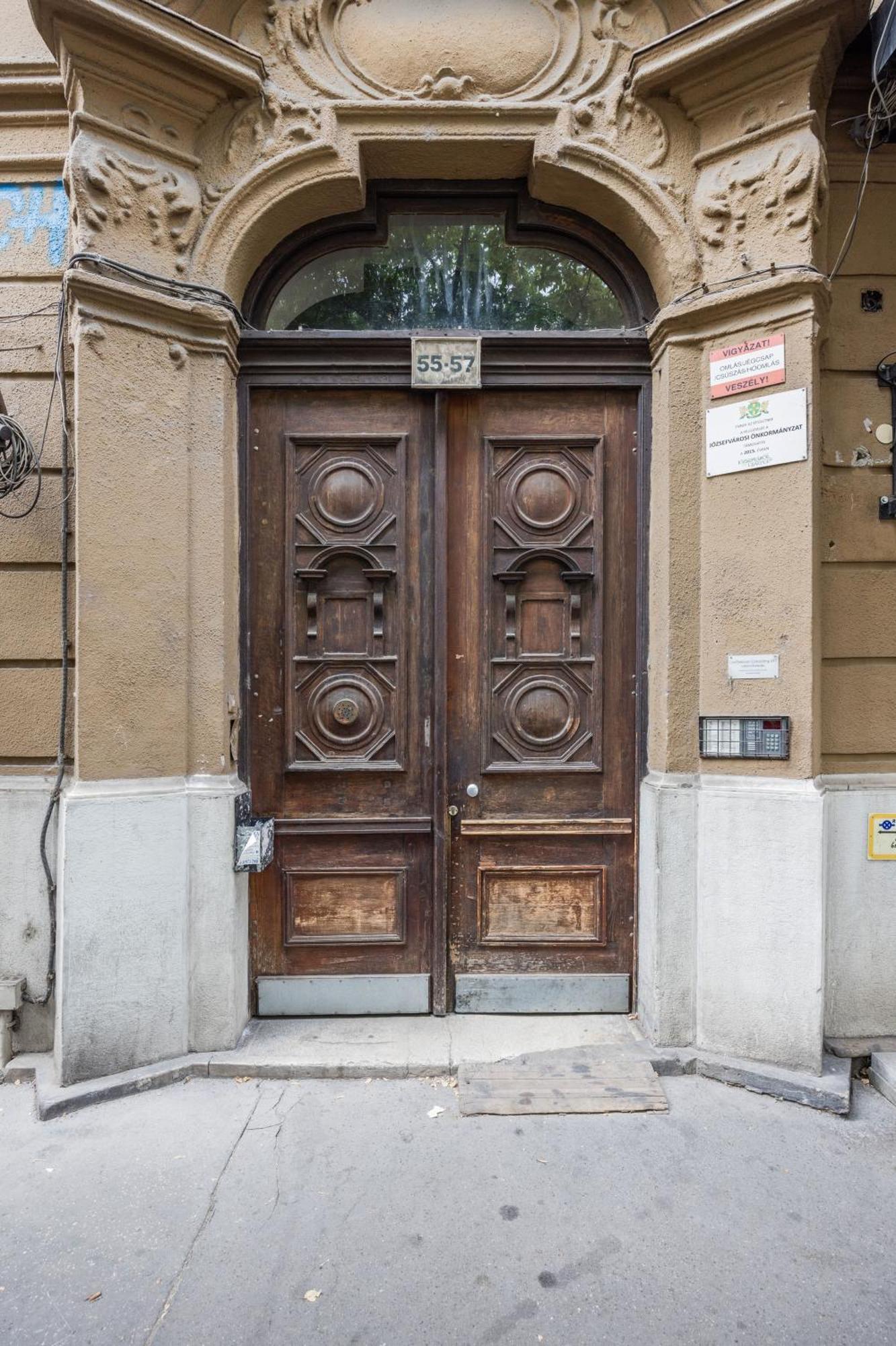 Central Budapest Oasis - Modern Charm, Timeless Comfort Esterno foto