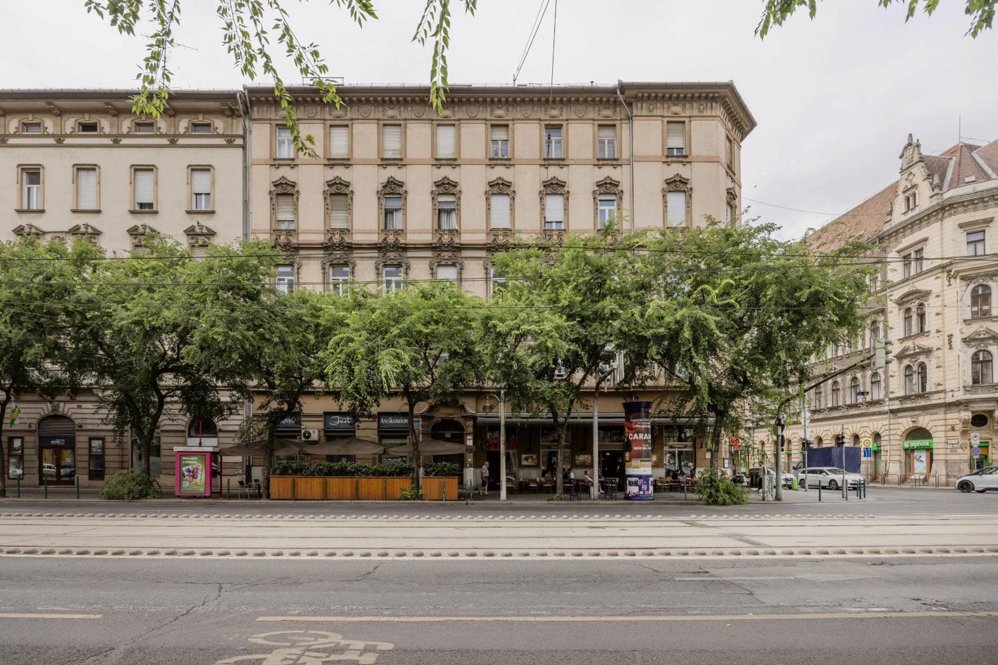 Central Budapest Oasis - Modern Charm, Timeless Comfort Esterno foto