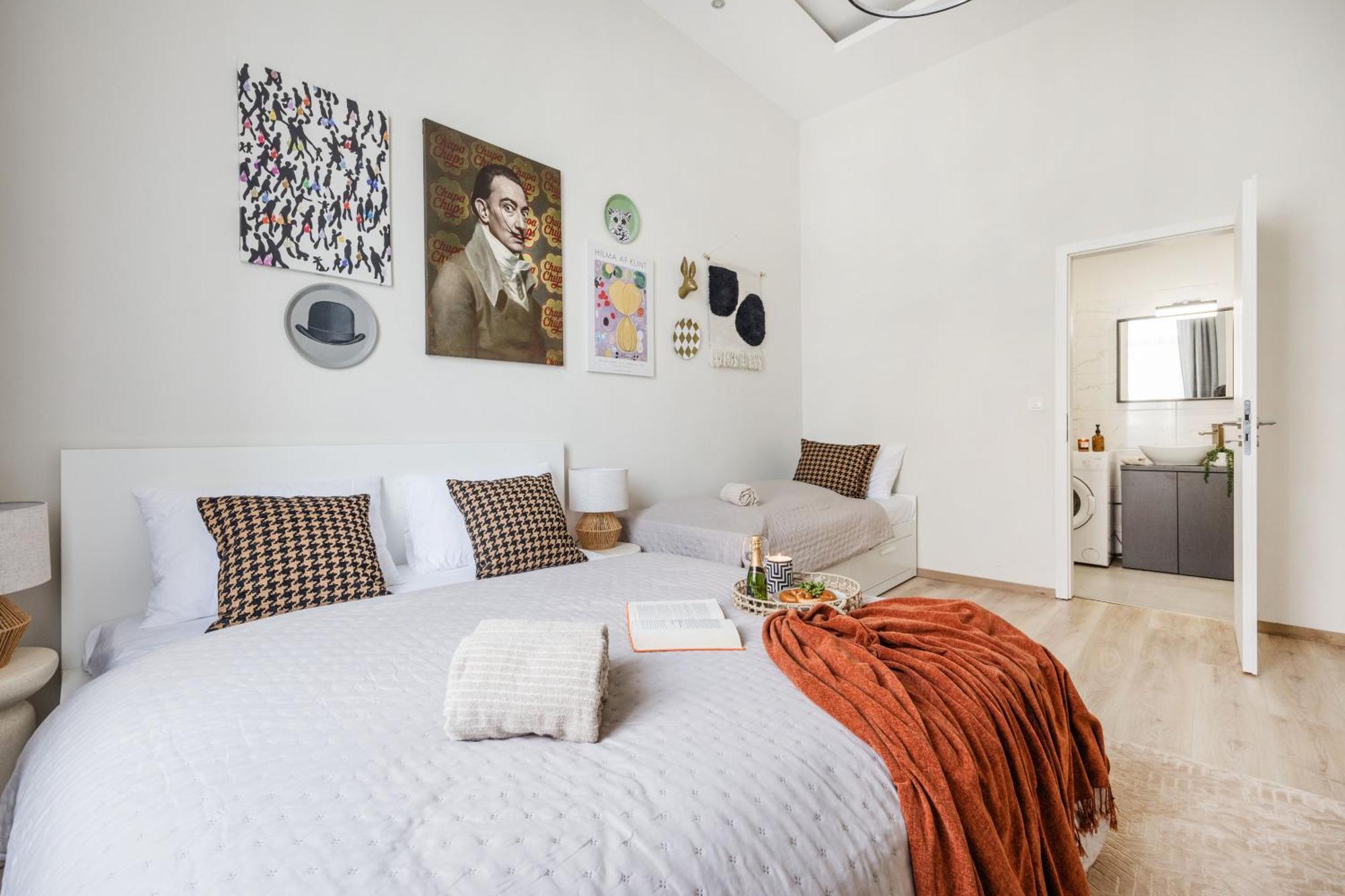 Central Budapest Oasis - Modern Charm, Timeless Comfort Esterno foto